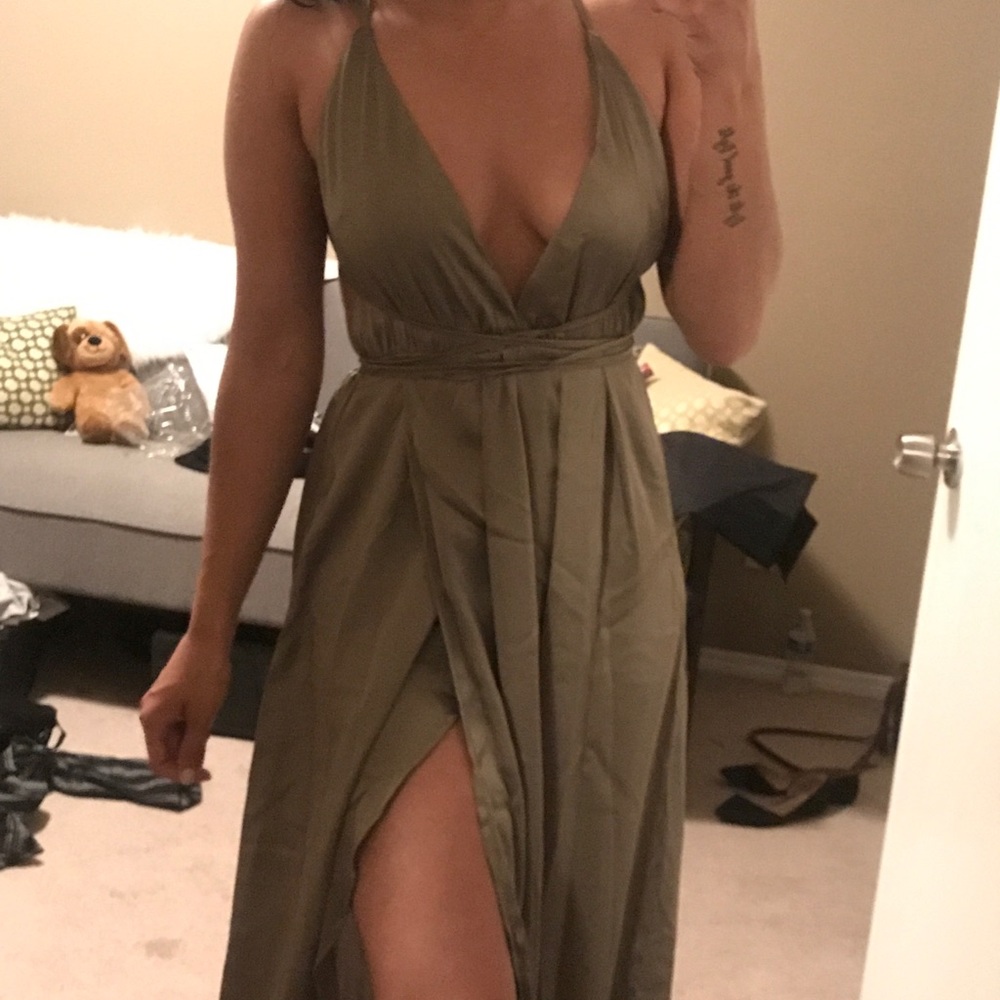 🚫SOLD🚫 NWT MAXI GREEN WRAP DRESS